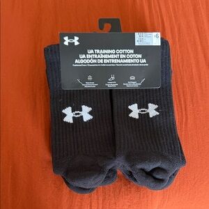 Under Armour Black and White Athletic Training Crew Socks - 6 pack NWT